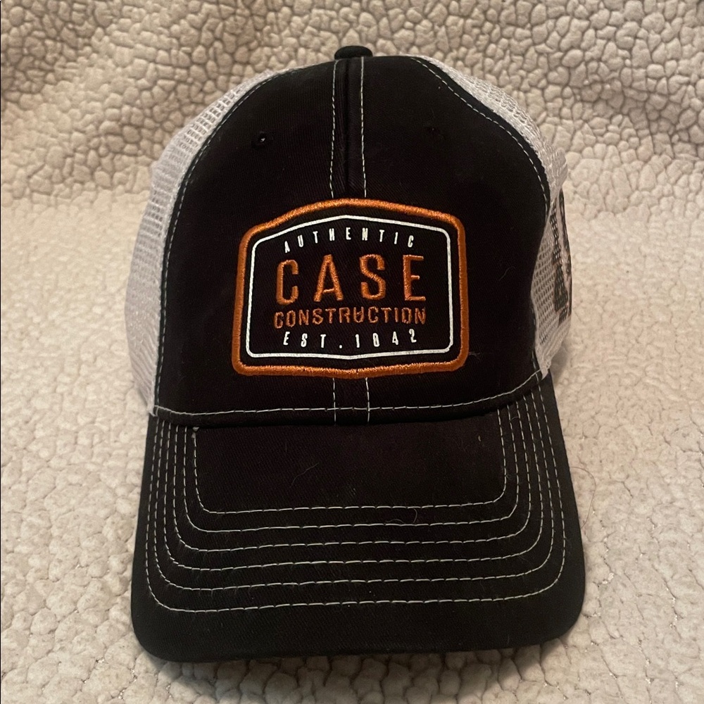 NWOT Black and White Trucker Hat